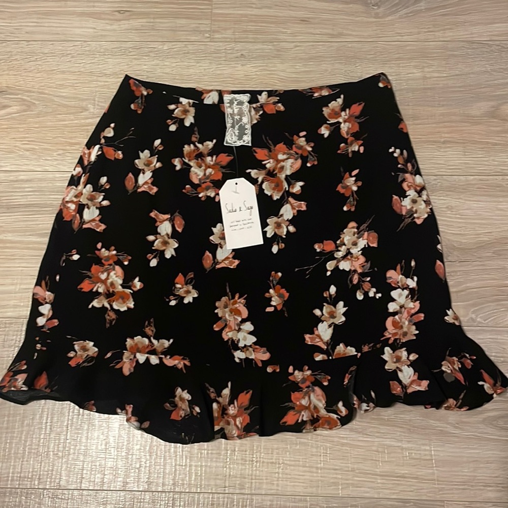 Sadie & Saige Black Floral skirt